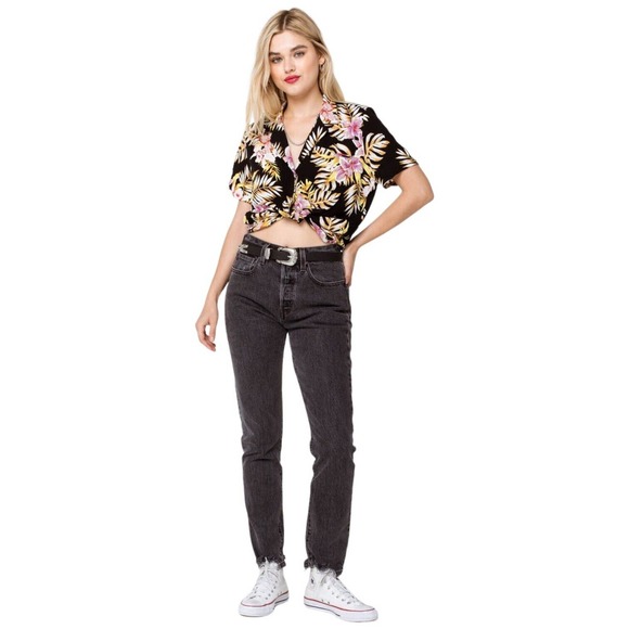 New Volcom Gen Wow Womens Cropped Tropical Floral Shirt Black XS - Picture 13 of 13